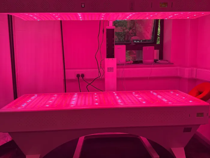 The red light bed glowing in a private room at the Harlow clinic